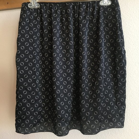 Patterned Satin Uniqlo Skirt w Pockets - Picture 3 of 4